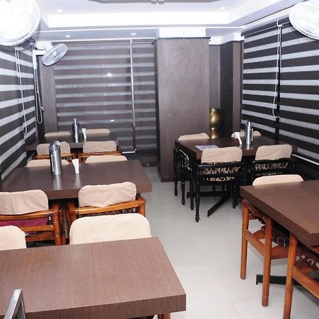 Hotel Surya Rājahmundry エクステリア 写真