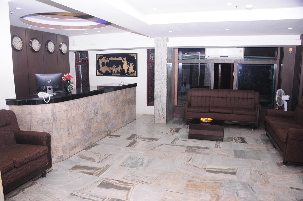 Hotel Surya Rājahmundry エクステリア 写真