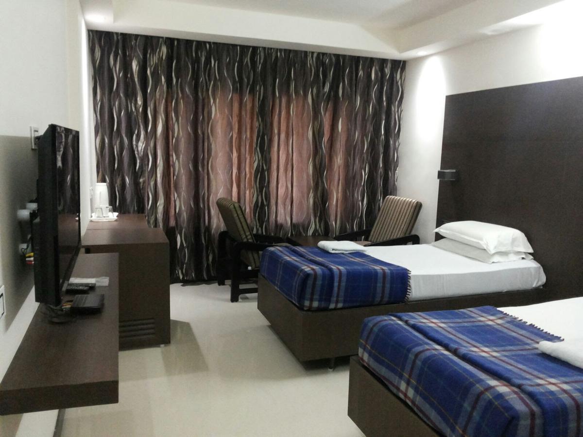 Hotel Surya Rājahmundry エクステリア 写真