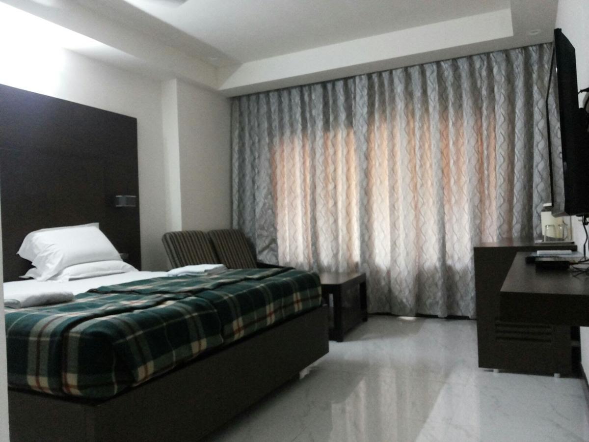 Hotel Surya Rājahmundry エクステリア 写真