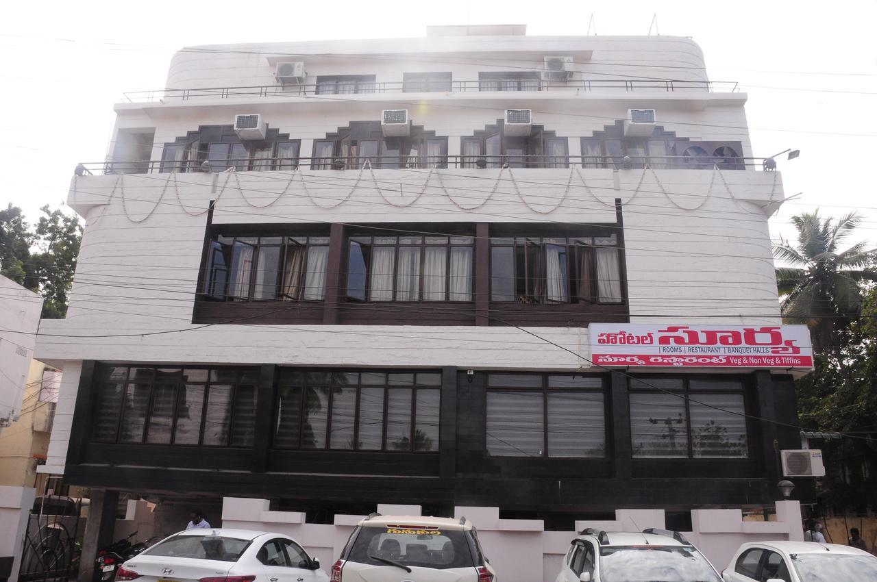 Hotel Surya Rājahmundry エクステリア 写真