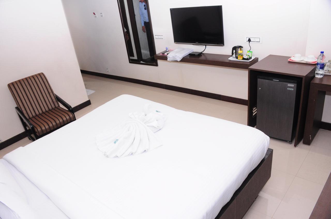 Hotel Surya Rājahmundry エクステリア 写真
