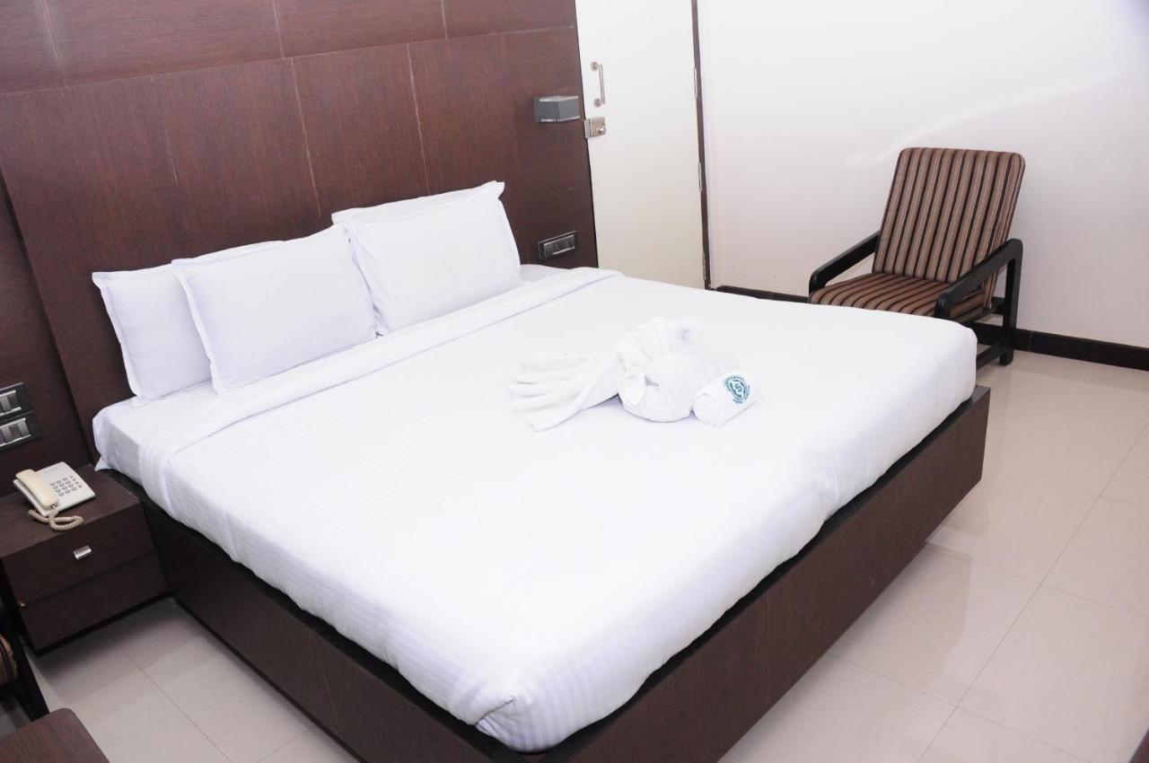 Hotel Surya Rājahmundry エクステリア 写真