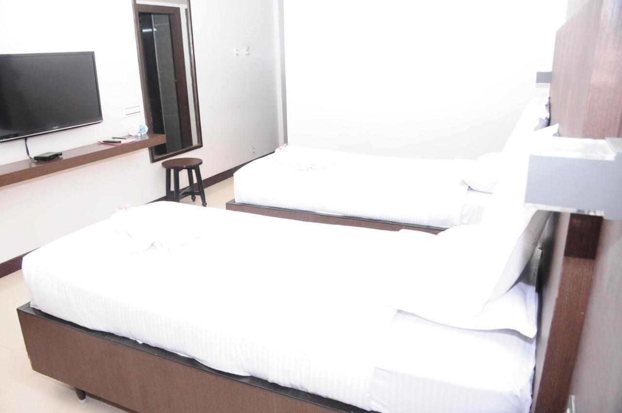 Hotel Surya Rājahmundry エクステリア 写真