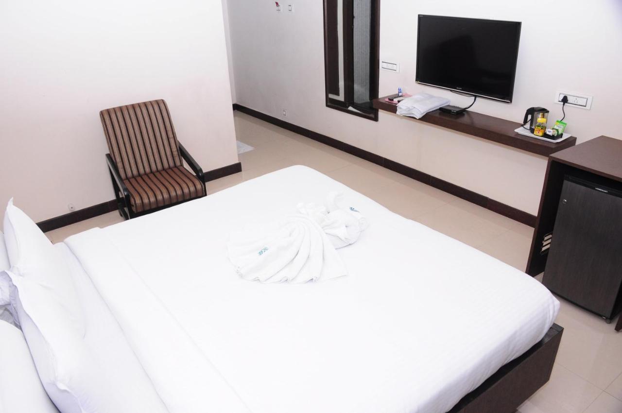 Hotel Surya Rājahmundry エクステリア 写真